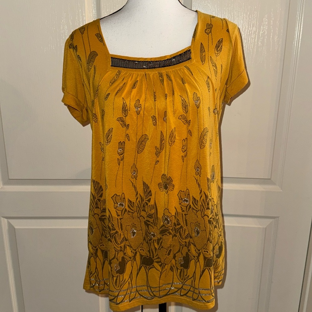 🌼 Yellow Floral Top - Size Medium